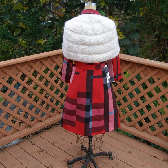 Beautiful Handmade Shawl w/Pearl color Buckle - Picture 12 of 16